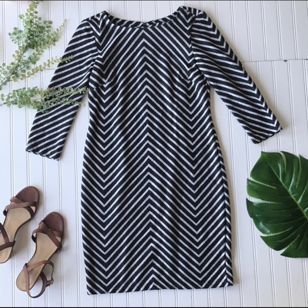 Grey and White 3/4 sleeve sheath dress